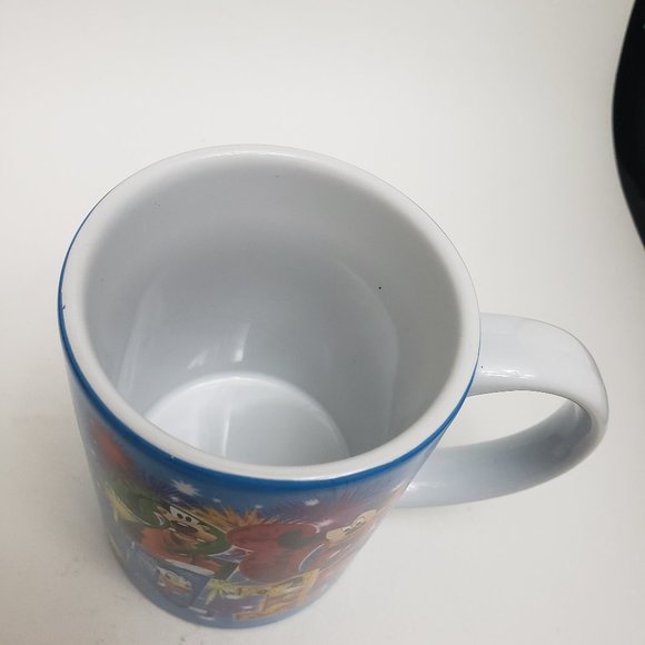 Disney 2011 mug with Mickey Mouse and friends - Picture 2 of 5